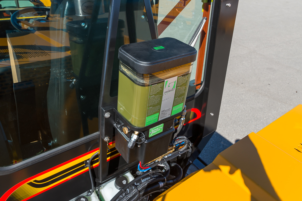 trackless vehicles automatic grease system option